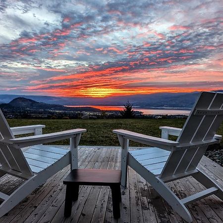 Autumn Lane B&B, Farmhouse Elegance & Stunning Lakeviews West Kelowna Exterior photo