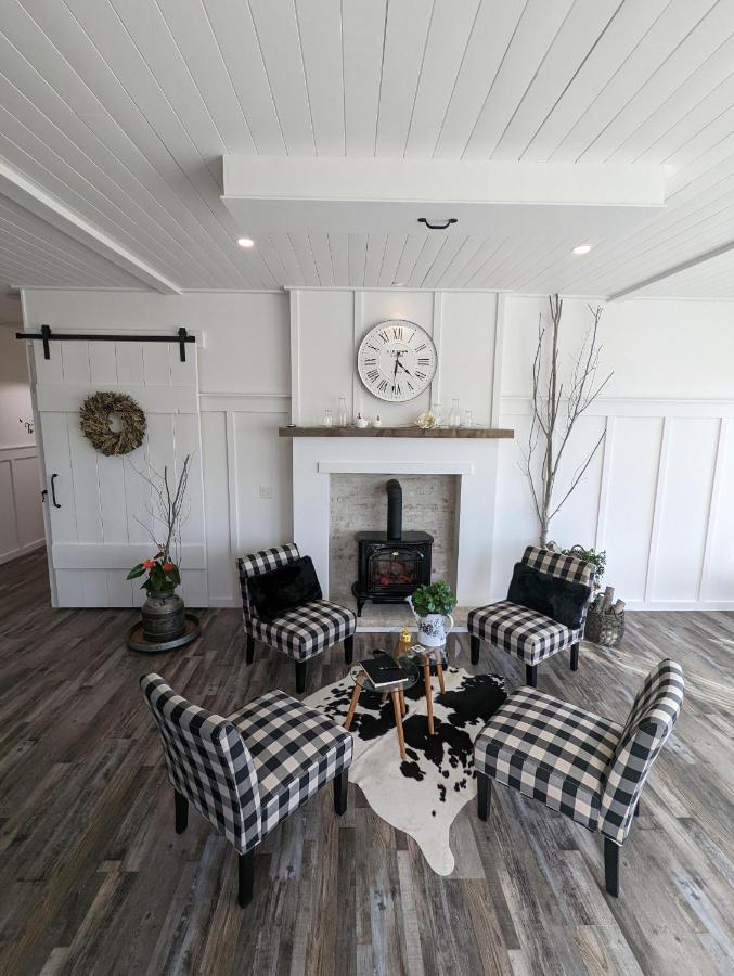 Autumn Lane B&B, Farmhouse Elegance & Stunning Lakeviews West Kelowna Exterior photo