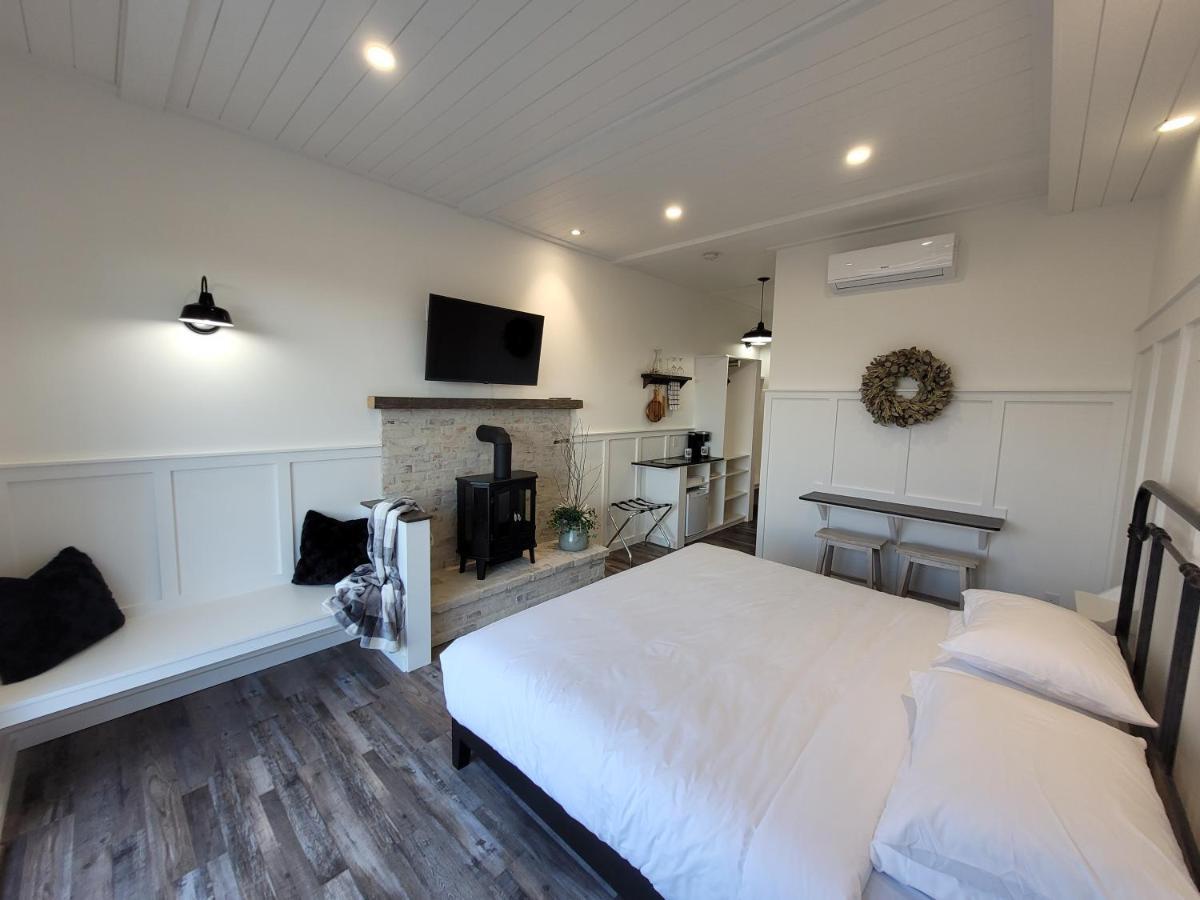 Autumn Lane B&B, Farmhouse Elegance & Stunning Lakeviews West Kelowna Exterior photo