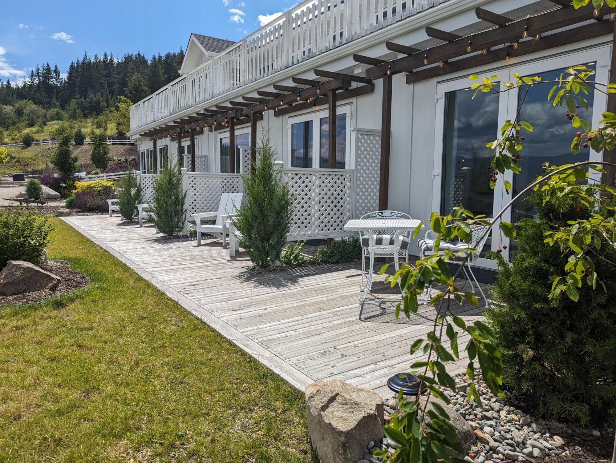 Autumn Lane B&B, Farmhouse Elegance & Stunning Lakeviews West Kelowna Exterior photo