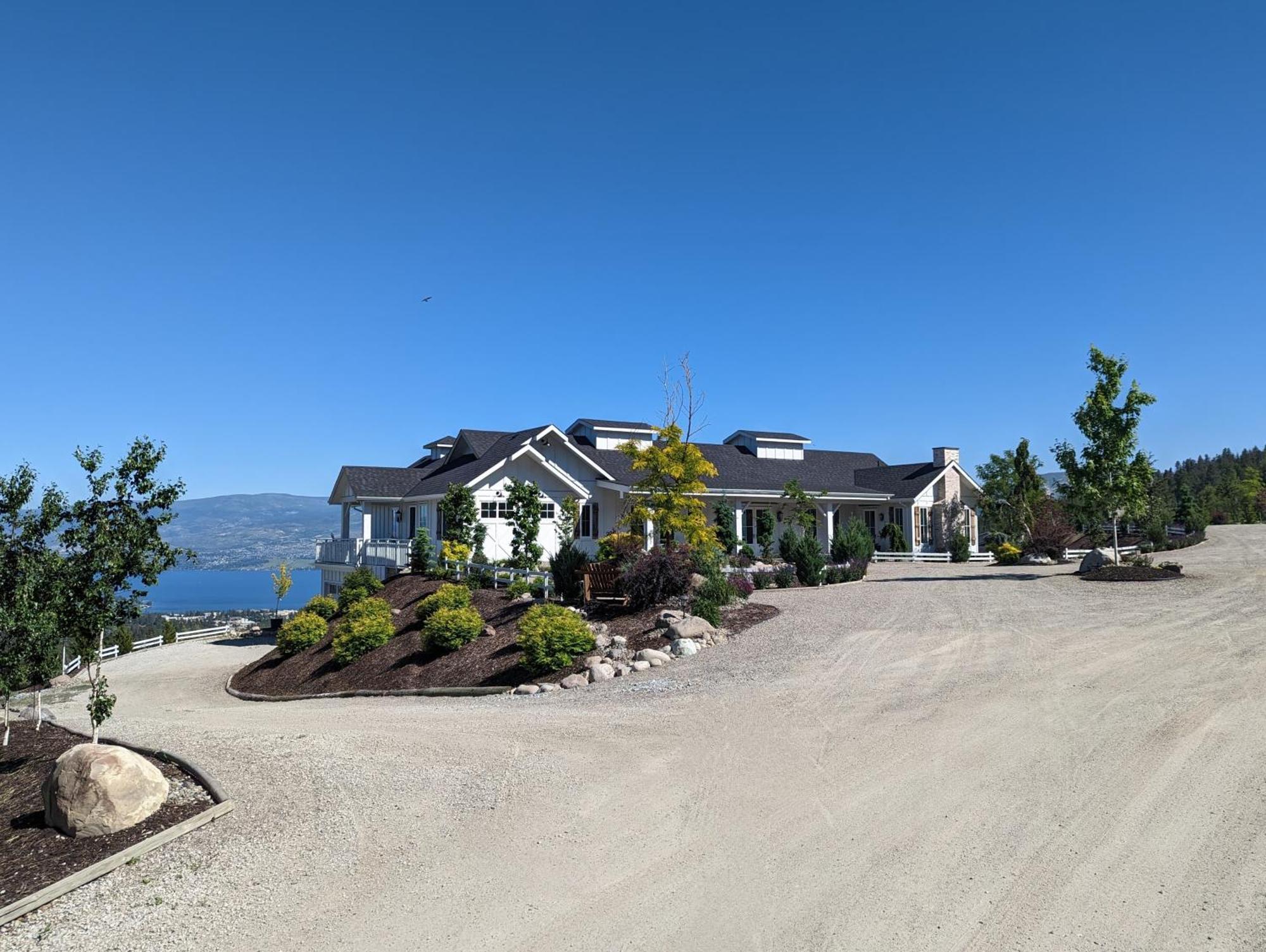 Autumn Lane B&B, Farmhouse Elegance & Stunning Lakeviews West Kelowna Exterior photo